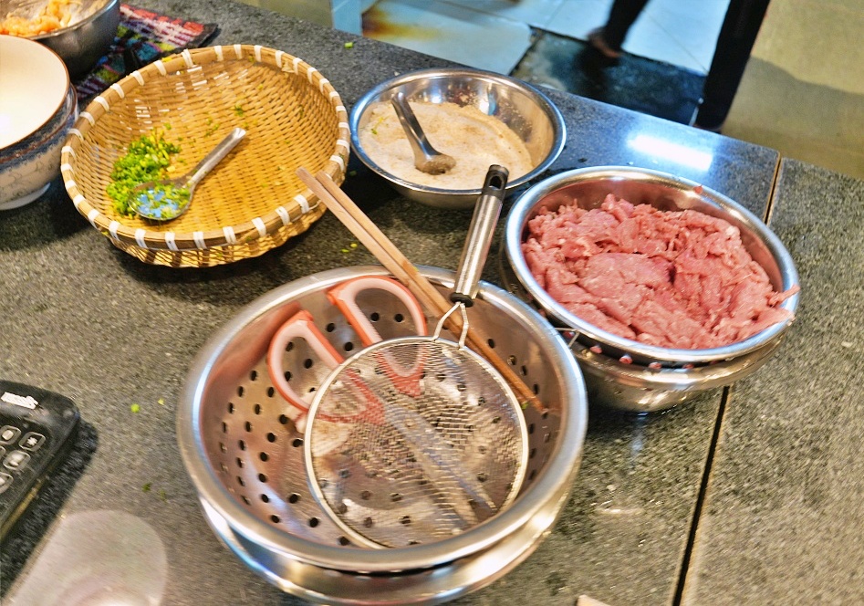 富國大世界必吃小捲米粉「Bún Quậy Kiến Xây Grand World」食材新鮮連米粉都是現場製作