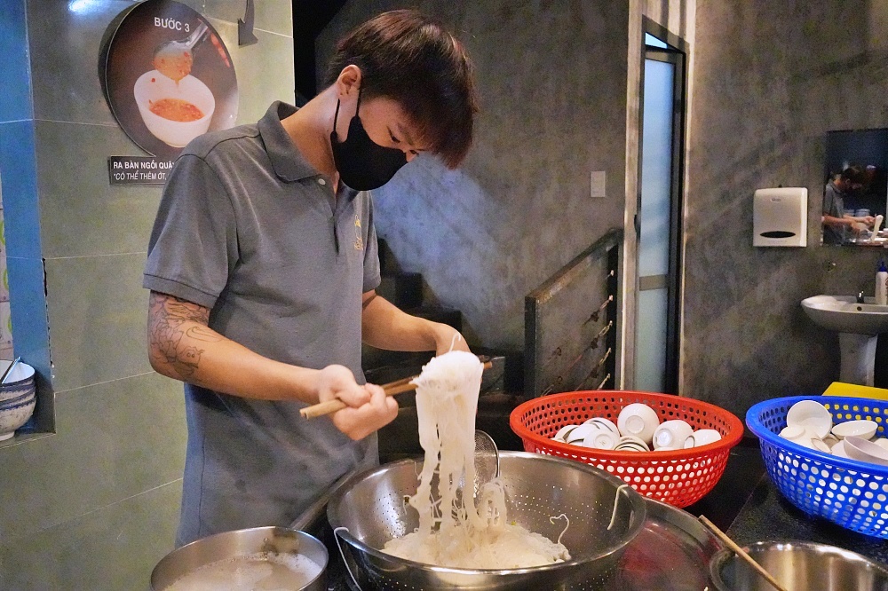 富國大世界必吃小捲米粉「Bún Quậy Kiến Xây Grand World」食材新鮮連米粉都是現場製作