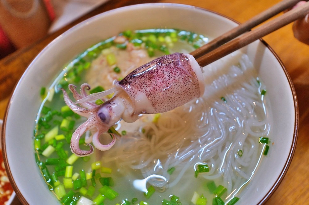 富國大世界必吃小捲米粉「Bún Quậy Kiến Xây Grand World」食材新鮮連米粉都是現場製作