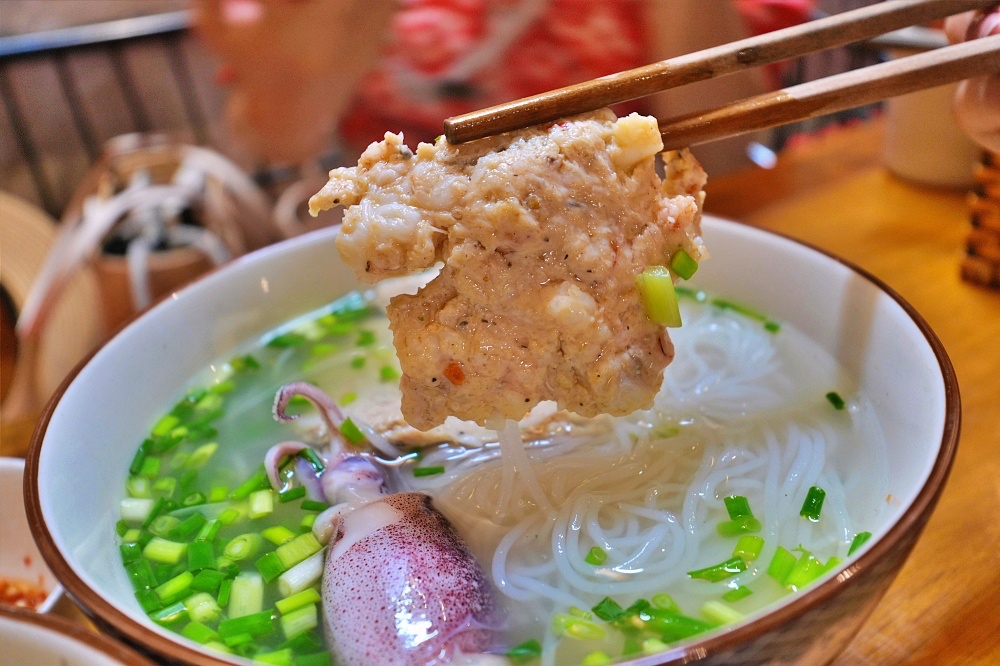 富國大世界必吃小捲米粉「Bún Quậy Kiến Xây Grand World」食材新鮮連米粉都是現場製作