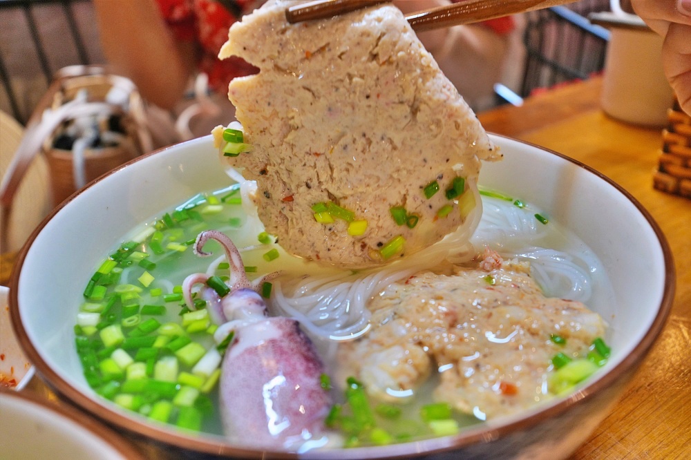 富國大世界必吃小捲米粉「Bún Quậy Kiến Xây Grand World」食材新鮮連米粉都是現場製作