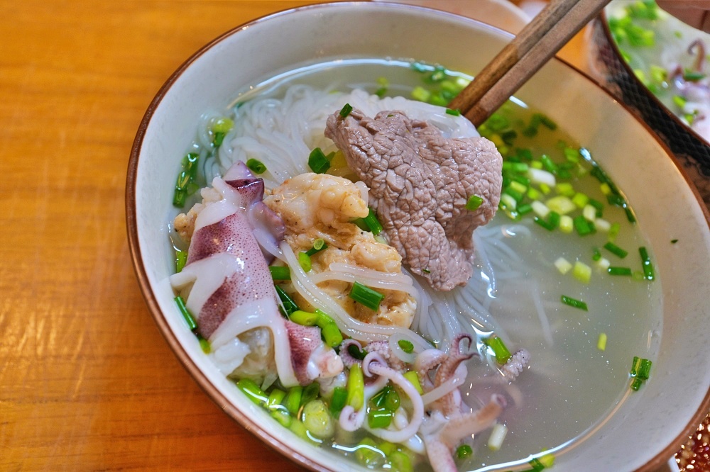富國大世界必吃小捲米粉「Bún Quậy Kiến Xây Grand World」食材新鮮連米粉都是現場製作