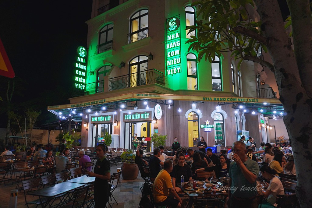 富國島富國大世界餐廳推薦「Nh&agrave; H&agrave;ng Cơm Ni&ecirc;u Việt 」中越餐廳地點好找當地人也愛 @Stancy Teacher 美味異想世界