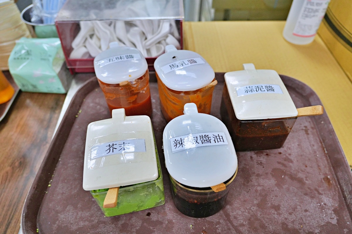 【萬里美食】漁聞樂小卷米粉滷肉飯｜銅板價海鮮米粉湯升級再出發！八隻小卷爆滿碗、滷肉飯無限續、翡翠灣人氣小吃