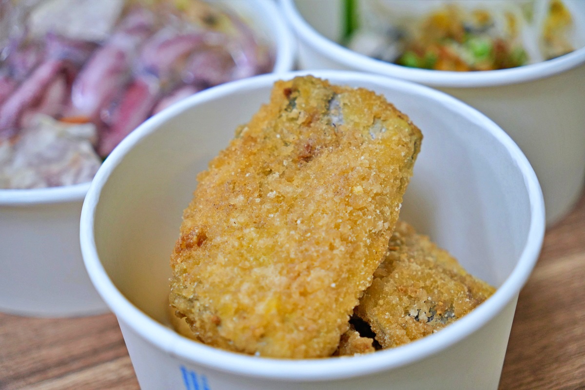 【萬里美食】漁聞樂小卷米粉滷肉飯｜銅板價海鮮米粉湯升級再出發！八隻小卷爆滿碗、滷肉飯無限續、翡翠灣人氣小吃