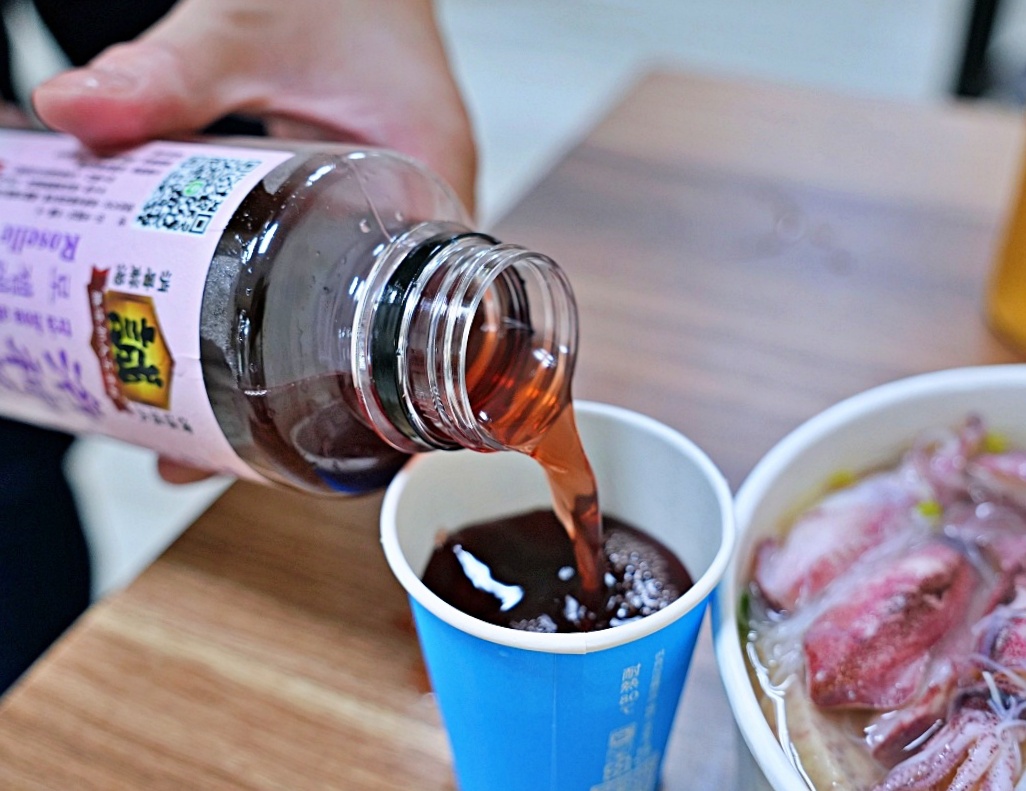 【萬里美食】漁聞樂小卷米粉滷肉飯｜銅板價海鮮米粉湯升級再出發！八隻小卷爆滿碗、滷肉飯無限續、翡翠灣人氣小吃