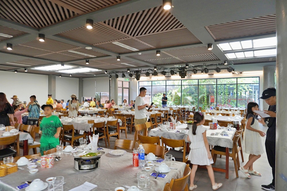 富國島海鮮餐廳「幸容餐廳Hanh Nhung Luxury」越南鐵帽子海鮮火鍋小孩最愛皮皮蝦超Q彈