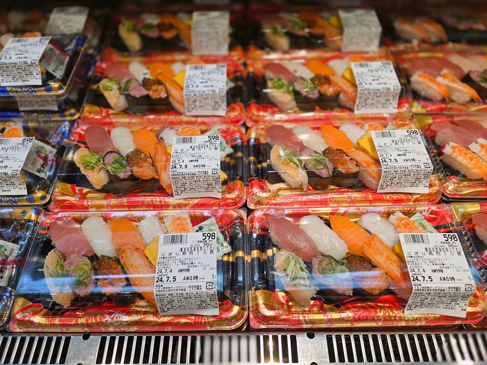宮古島 AEON MaxValu 超市攻略｜生魚片晚餐、伴手禮、郵輪與自駕採買時間