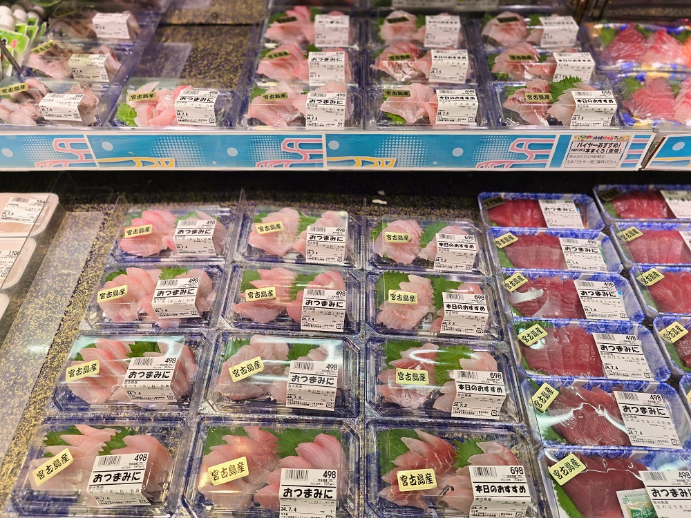 宮古島 AEON MaxValu 超市攻略｜生魚片晚餐、伴手禮、郵輪與自駕採買時間