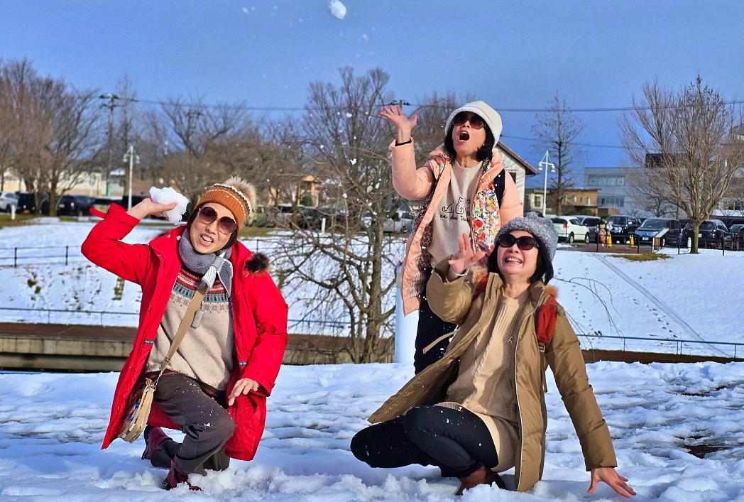 富山線「富岩運河環水公園」全攻略，竟然還有世界最美星巴克在雪中童話世界！