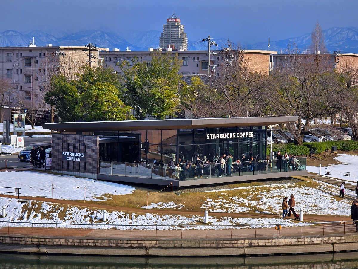 富山線「富岩運河環水公園」全攻略，竟然還有世界最美星巴克在雪中童話世界！