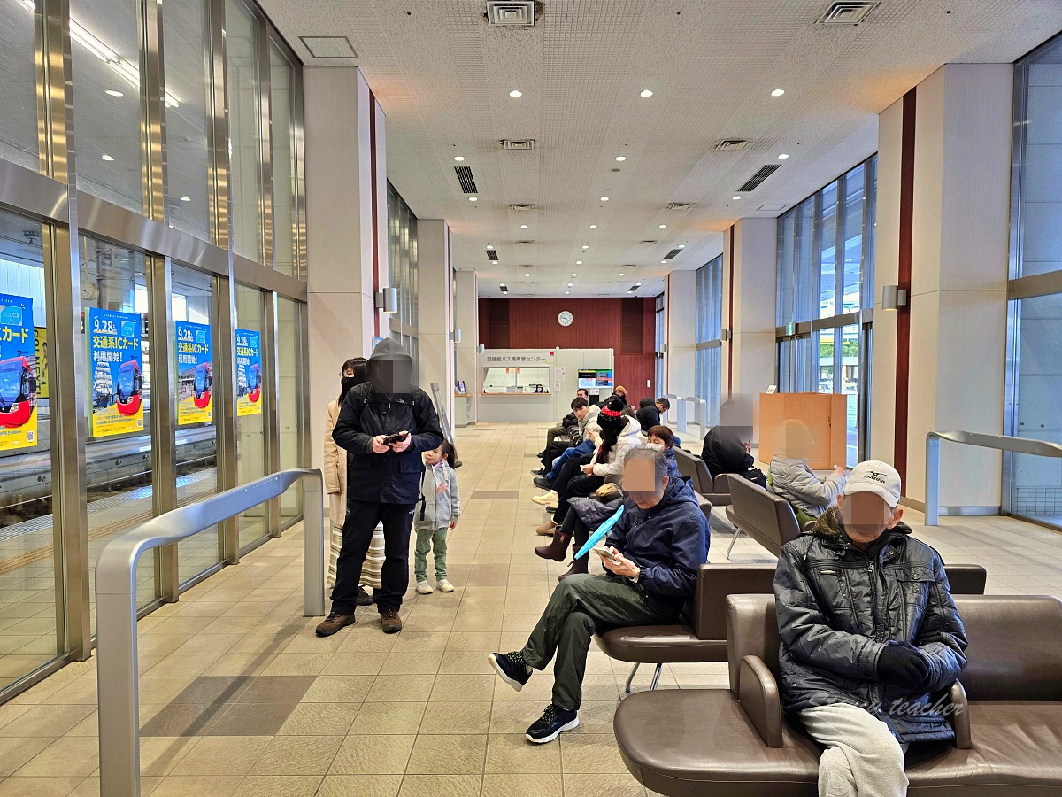 搭乘哆啦A夢電車的完整心得：從高岡到米島口的奇妙之旅