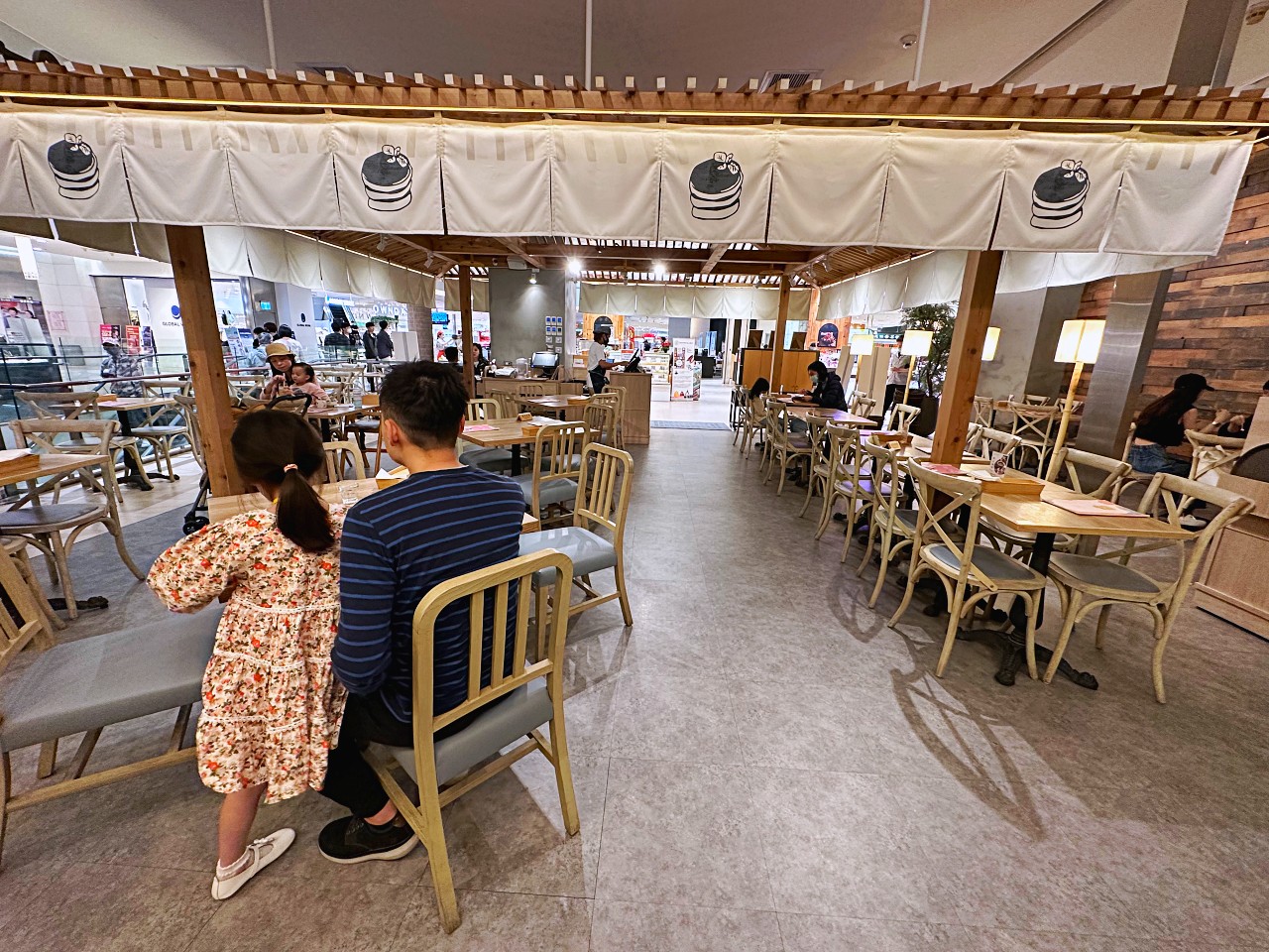 大直美麗華百貨美食「杏桃鬆餅屋」不只鬆餅好吃正餐咖哩歐姆蛋也很厲害