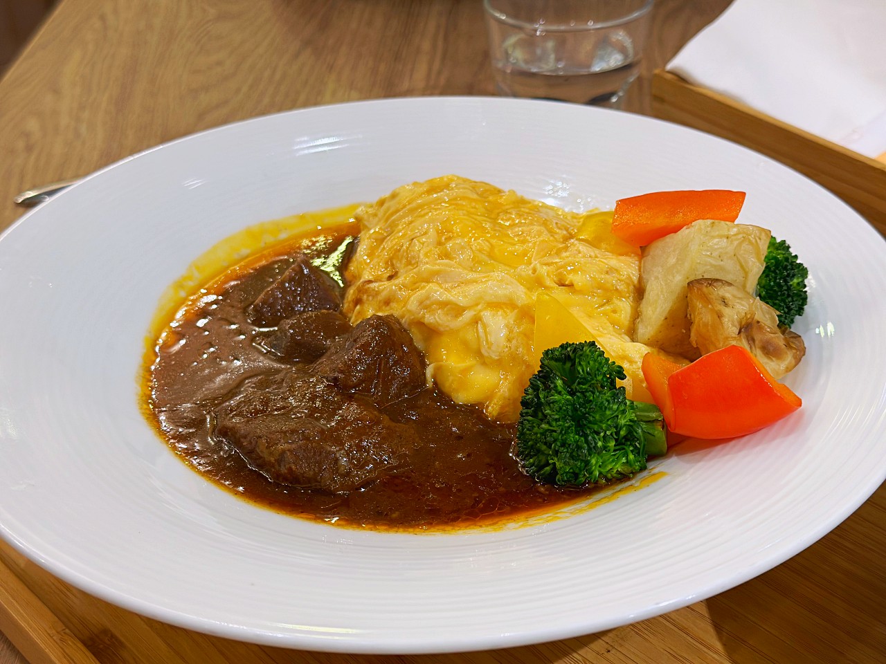 大直美麗華百貨美食「杏桃鬆餅屋」不只鬆餅好吃正餐咖哩歐姆蛋也很厲害
