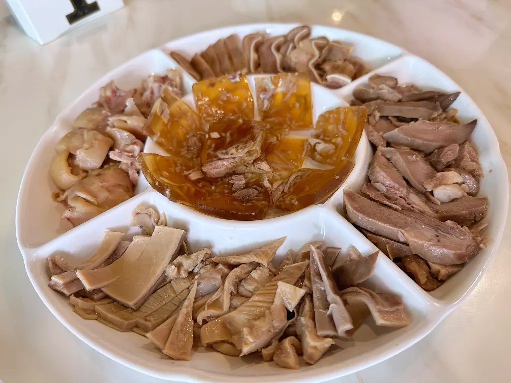 泰國清邁中餐廳「隱廚」 Yin Chu Chinese Restaurant 出餐快速乾淨新鮮又不貴 泰國清邁中餐廳「隱廚」 Yin Chu Chinese Restaurant 出餐快速乾淨新鮮又不貴