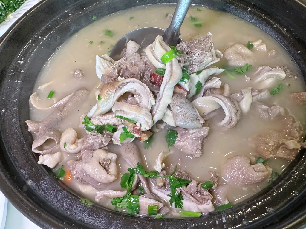 泰國清邁中餐廳「隱廚」 Yin Chu Chinese Restaurant 出餐快速乾淨新鮮又不貴 泰國清邁中餐廳「隱廚」 Yin Chu Chinese Restaurant 出餐快速乾淨新鮮又不貴