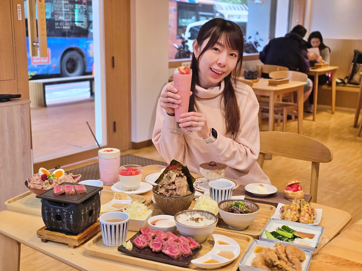 台中美食「嵐山炸牛排丼飯專賣店」炸牛排定食套餐草莓季繽紛甜點超幸福