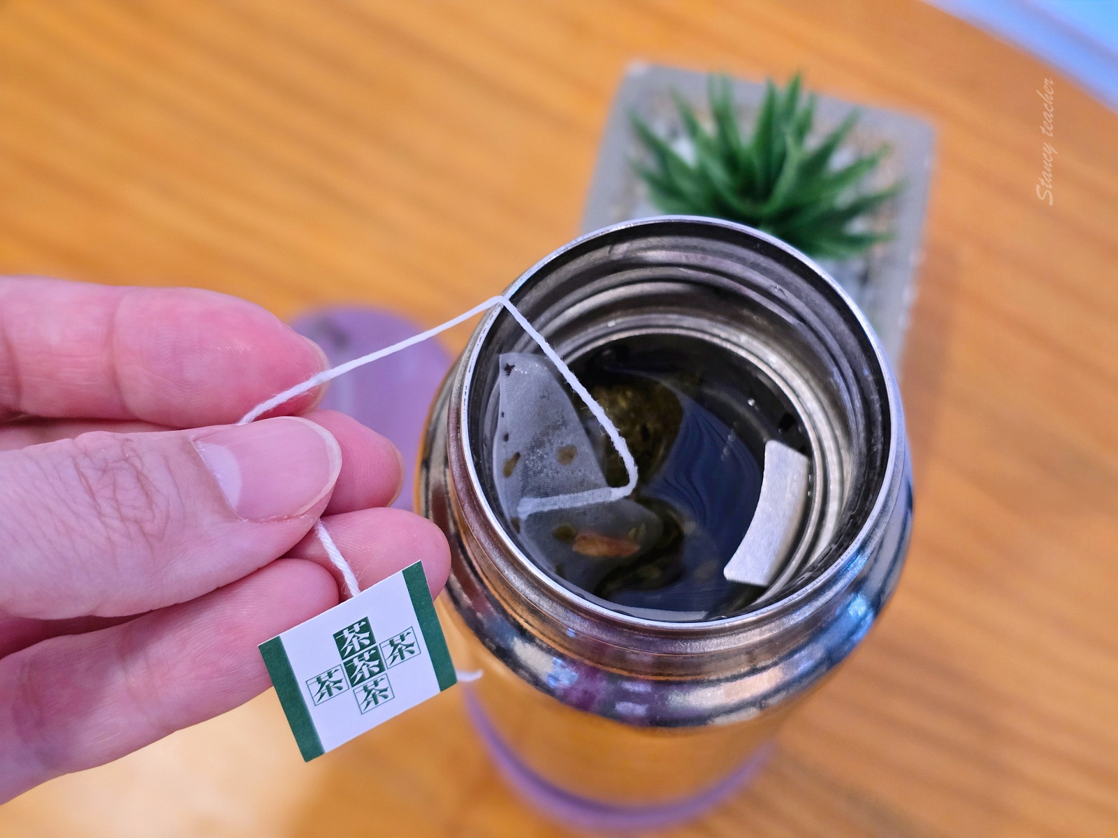 鈦金屬保溫瓶推薦：出國旅遊上課必備「Tikobo鈦工坊袋鼠瓶二代」