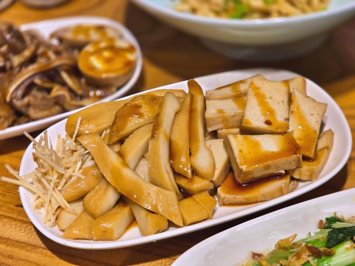 善導寺捷運美食「雙月青島店」全新開幕，米其林必雞湯必喝富士吻仔山拌飯滿滿DHA超讚