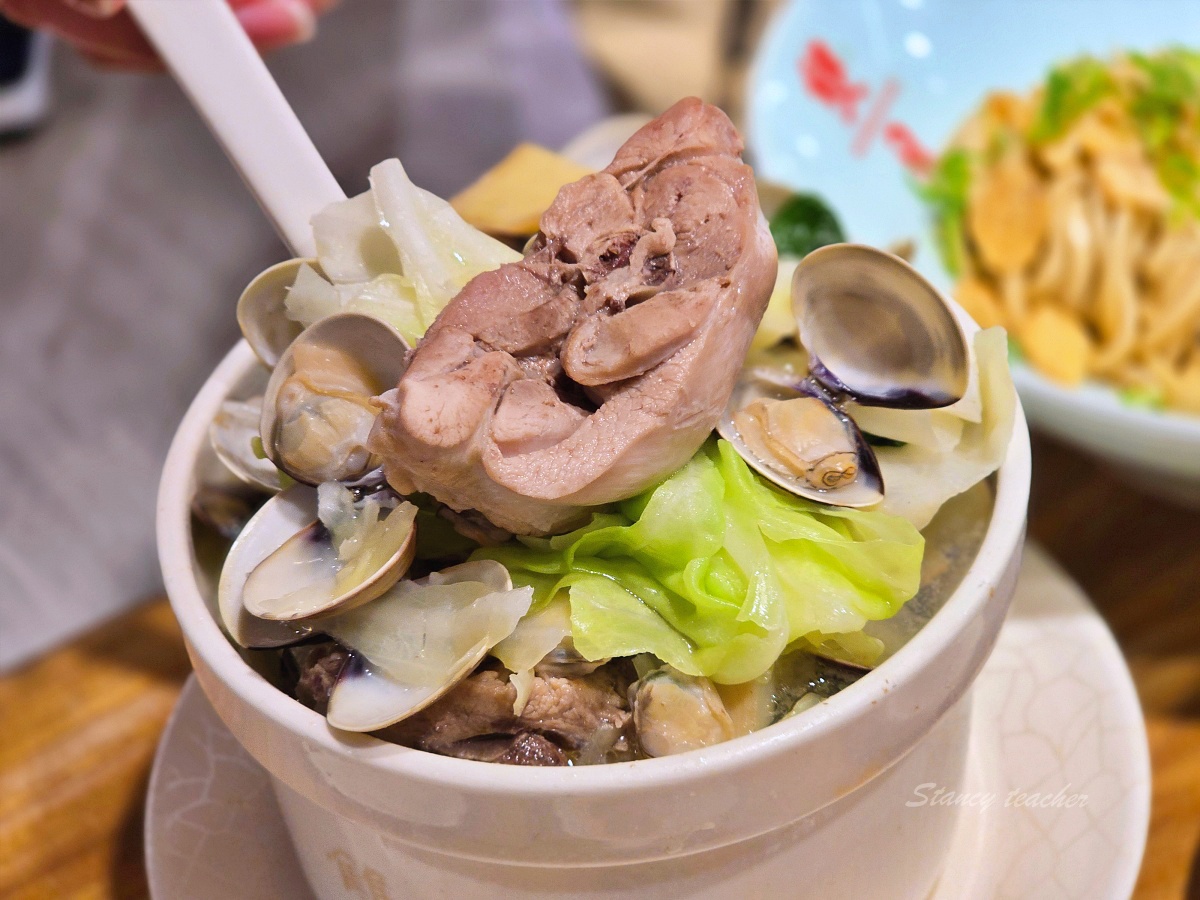 善導寺捷運美食「雙月青島店」全新開幕，米其林必雞湯必喝富士吻仔山拌飯滿滿DHA超讚