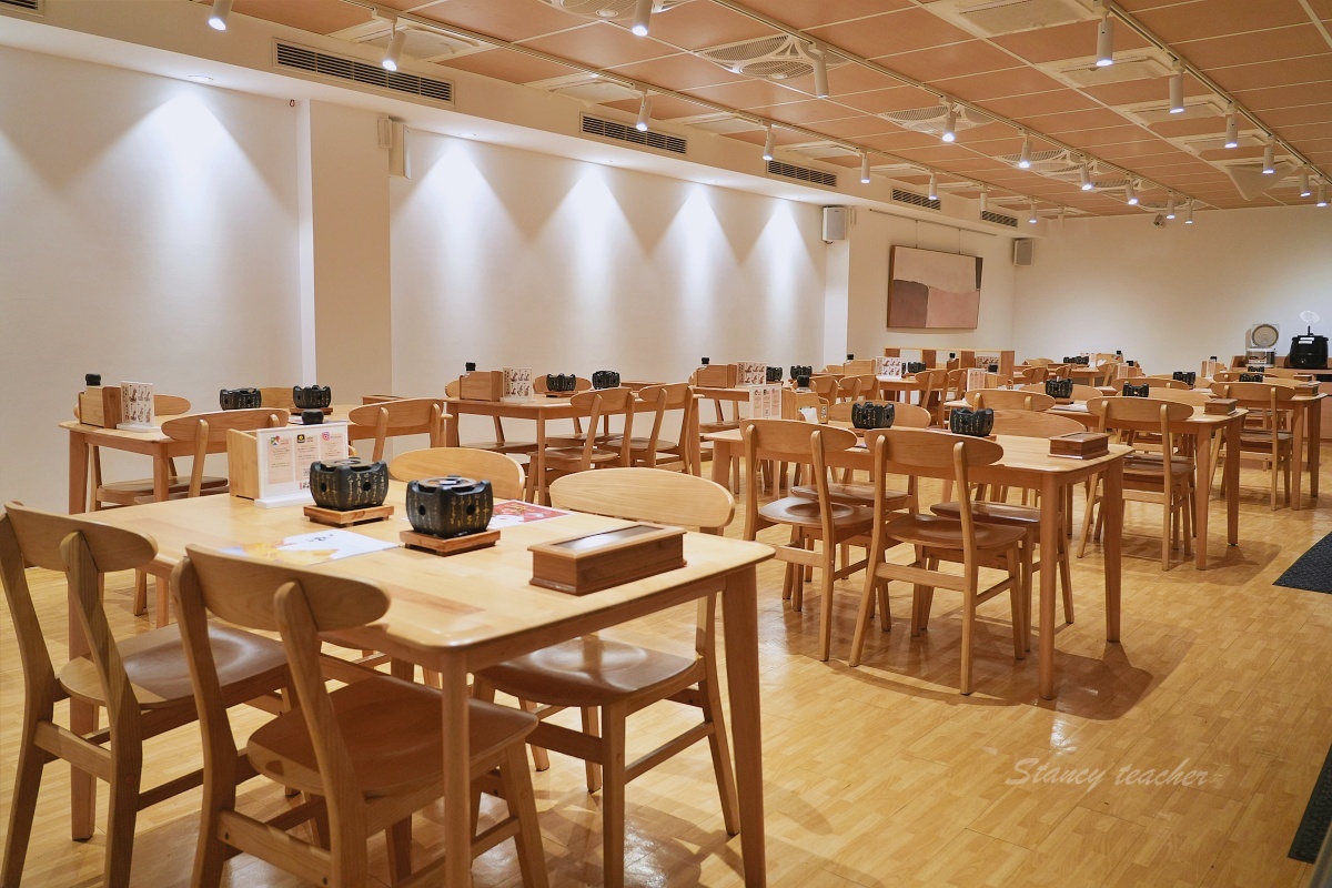 台中美食「嵐山炸牛排丼飯專賣店」炸牛排定食套餐草莓季繽紛甜點超幸福