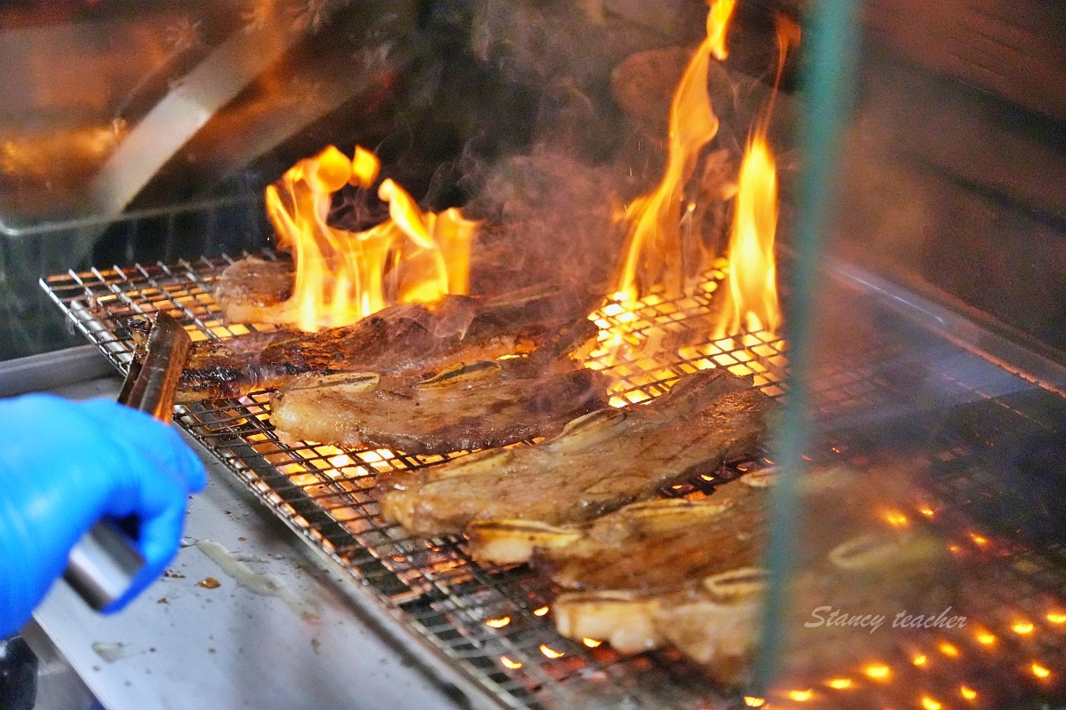 台中美食「嵐山炸牛排丼飯專賣店」炸牛排定食套餐草莓季繽紛甜點超幸福 @Stancy Teacher 美味異想世界