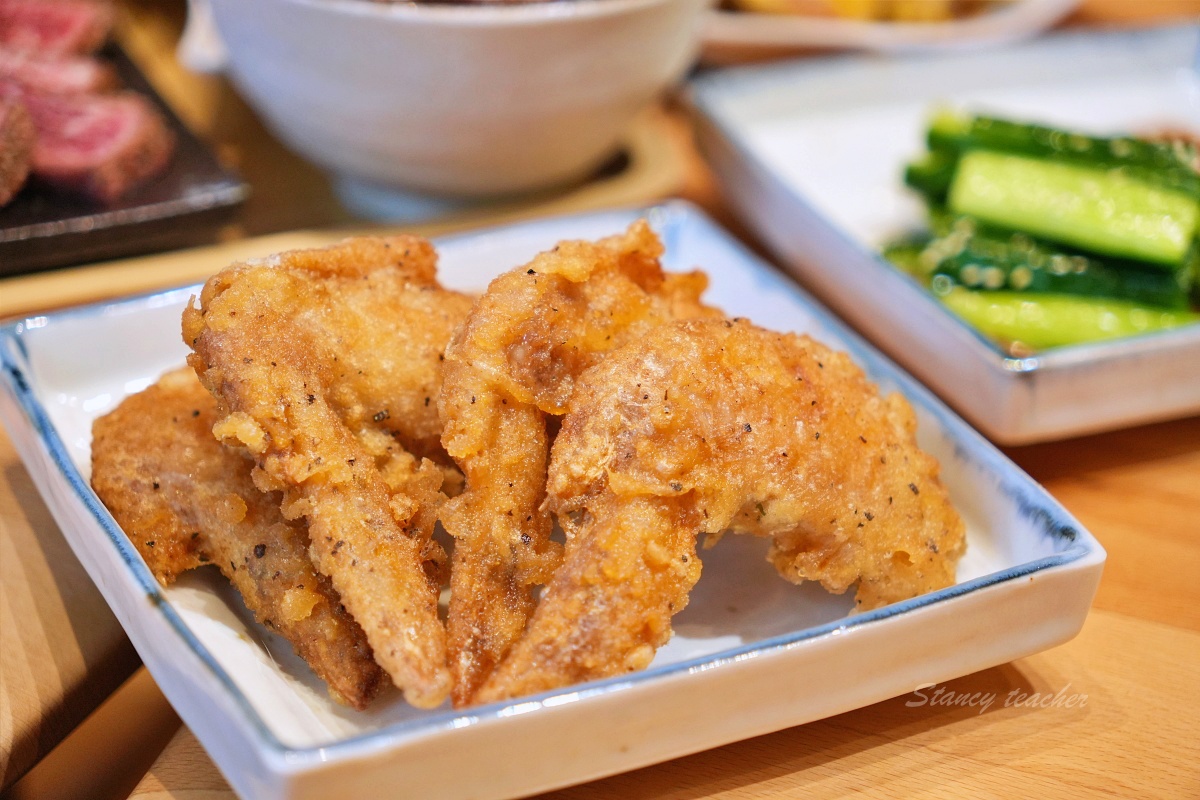 台中美食「嵐山炸牛排丼飯專賣店」炸牛排定食套餐草莓季繽紛甜點超幸福