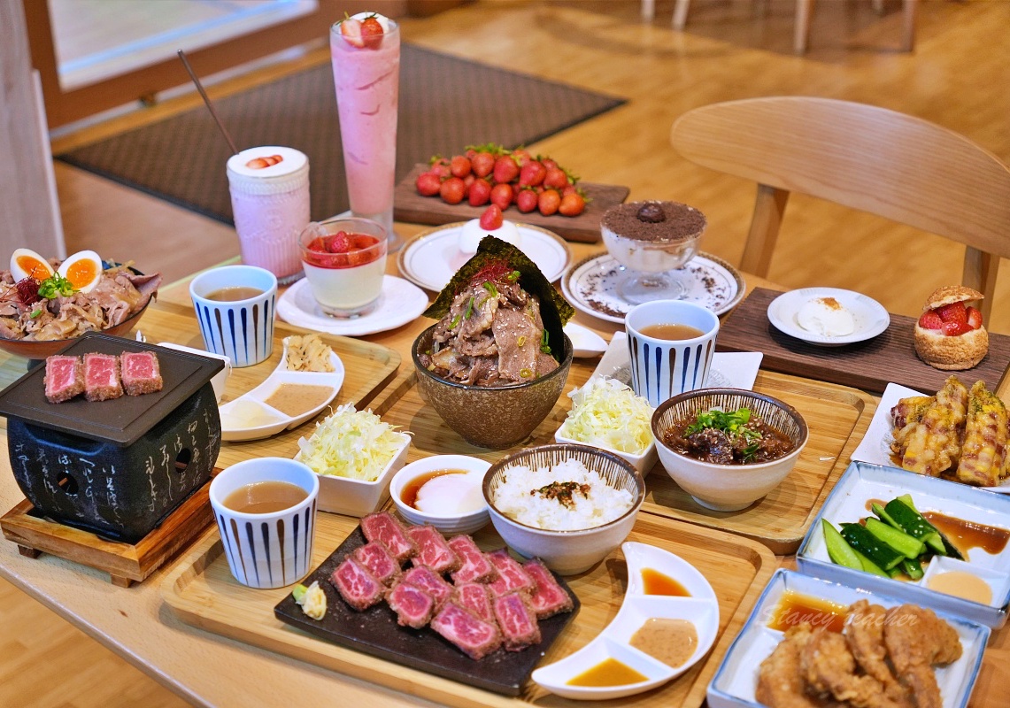 台中美食「嵐山炸牛排丼飯專賣店」炸牛排定食套餐草莓季繽紛甜點超幸福