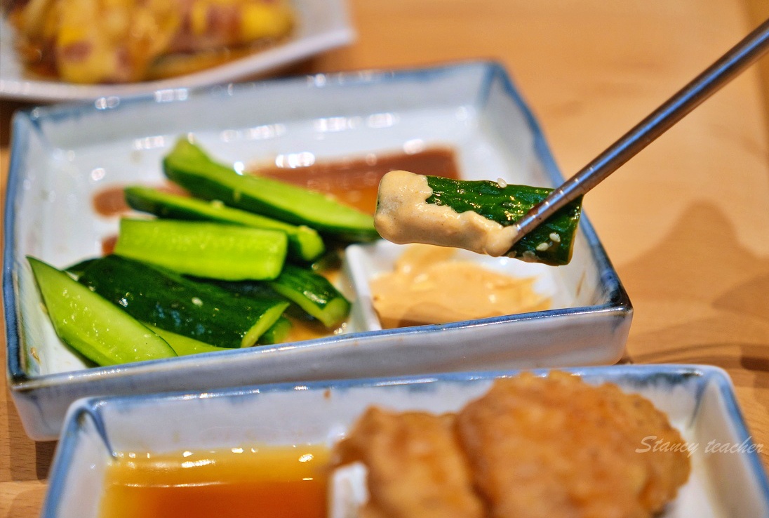 台中美食「嵐山炸牛排丼飯專賣店」炸牛排定食套餐草莓季繽紛甜點超幸福