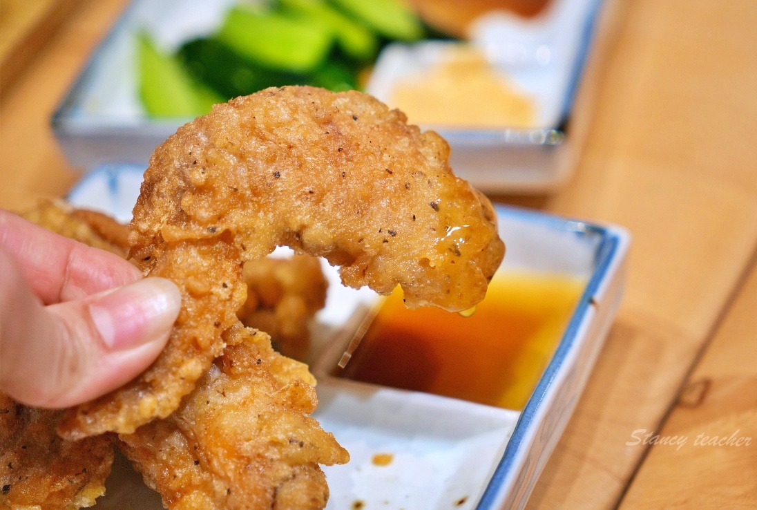 台中美食「嵐山炸牛排丼飯專賣店」炸牛排定食套餐草莓季繽紛甜點超幸福