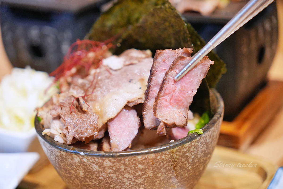 台中美食「嵐山炸牛排丼飯專賣店」炸牛排定食套餐草莓季繽紛甜點超幸福