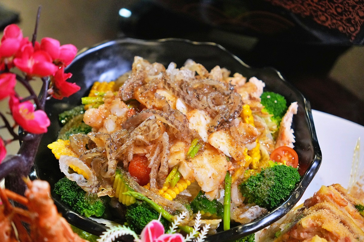 萬里古早風味甕仔雞｜北海岸聚餐吃甕仔雞與海鮮合菜，套餐、停車與用餐心得
