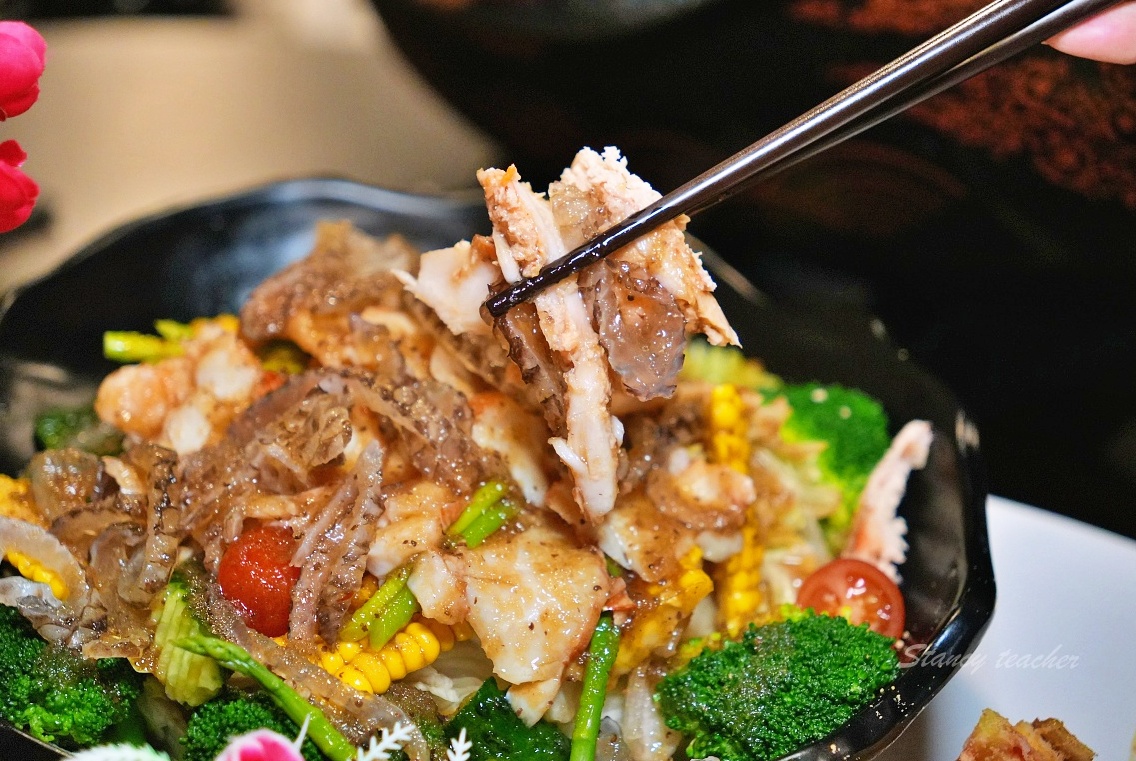 萬里古早風味甕仔雞|北海岸聚餐吃甕仔雞與海鮮合菜,套餐、停車與用餐心得 萬里古早風味甕仔雞|北海岸聚餐吃甕仔雞與海鮮合菜,套餐、停車與用餐心得