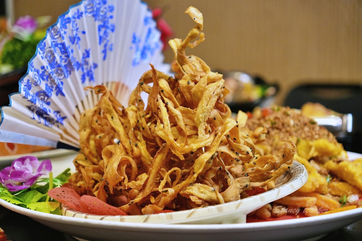 萬里古早風味甕仔雞｜北海岸聚餐吃甕仔雞與海鮮合菜，套餐、停車與用餐心得