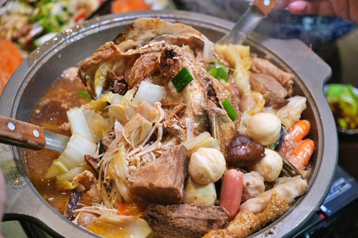 萬里古早風味甕仔雞|北海岸聚餐吃甕仔雞與海鮮合菜,套餐、停車與用餐心得 萬里古早風味甕仔雞|北海岸聚餐吃甕仔雞與海鮮合菜,套餐、停車與用餐心得