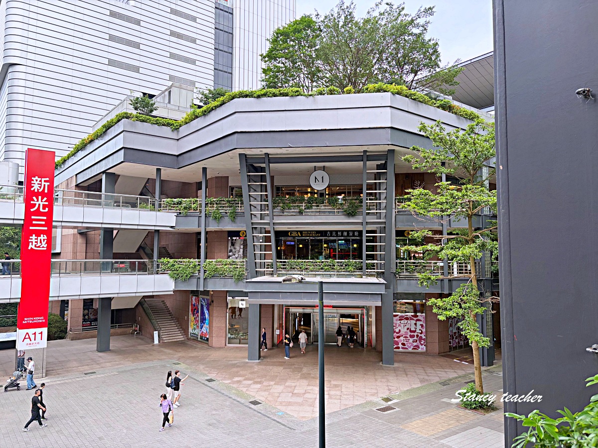 信義區美食「M One Cafe A11館」台北必吃薯餅培根酪梨起司蛋捲也太銷魂