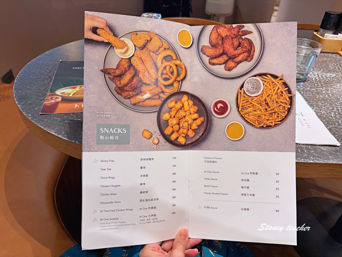 信義區美食「M One Cafe A11館」台北必吃薯餅培根酪梨起司蛋捲也太銷魂