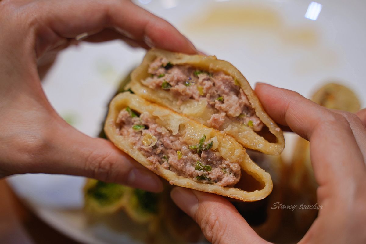 【新北淡水英專路美食】鮑家餡餅:在地30年老攤!爆漿牛肉餡餅必吃推薦 【新北淡水英專路美食】鮑家餡餅:在地30年老攤!爆漿牛肉餡餅必吃推薦