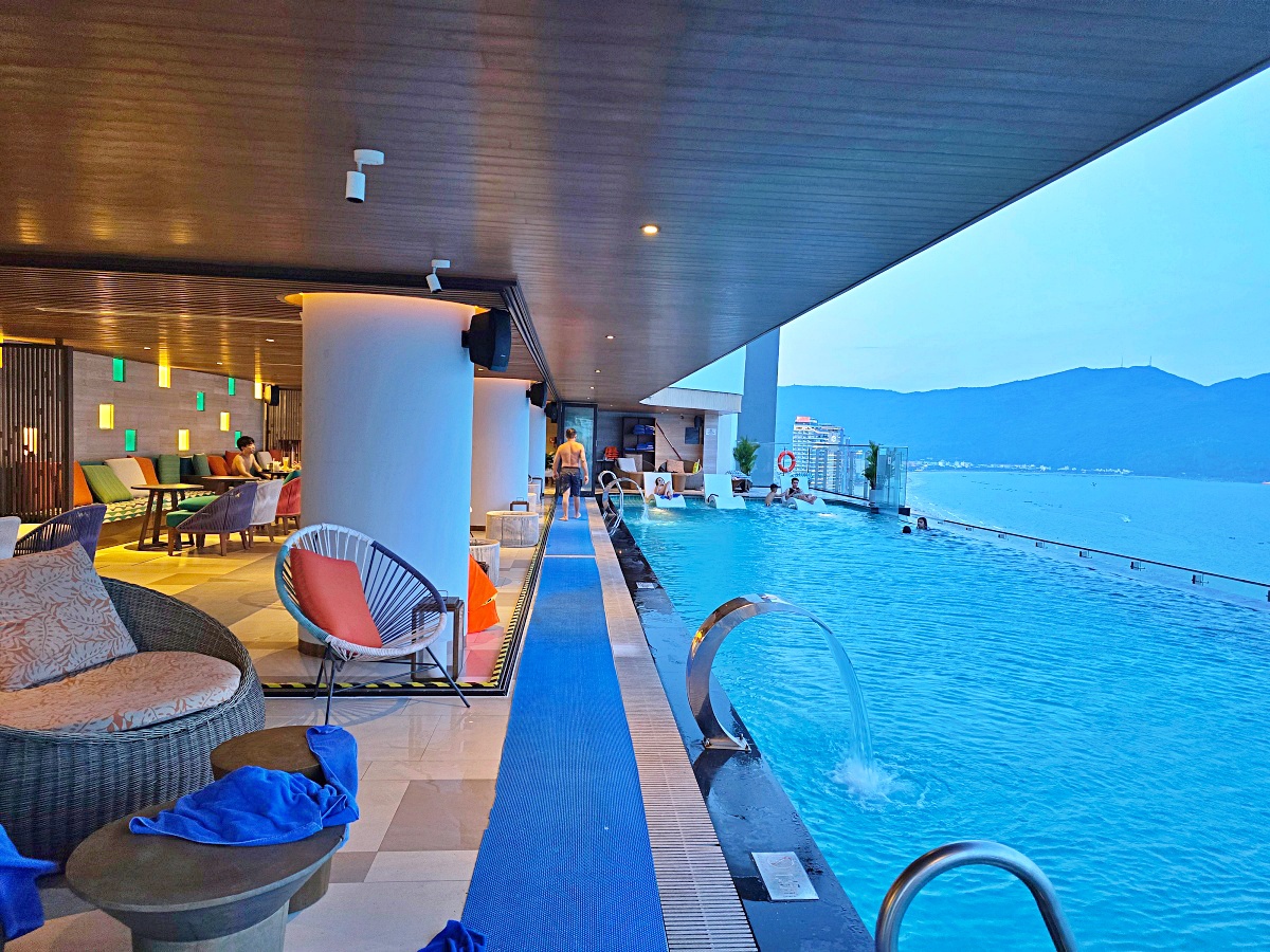 【越南峴港住宿】 Radisson Hotel Danang（峴港麗笙酒店）無邊際泳池、高樓海景SPA、早餐咖啡廳全攻略