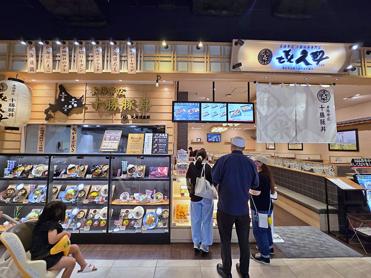 【廣島旅遊】廣島自由行購物「THE OUTLETS HIROSHIMA」廣島最大的Outlet購物天堂無印良品、3coins、AEON都有喔