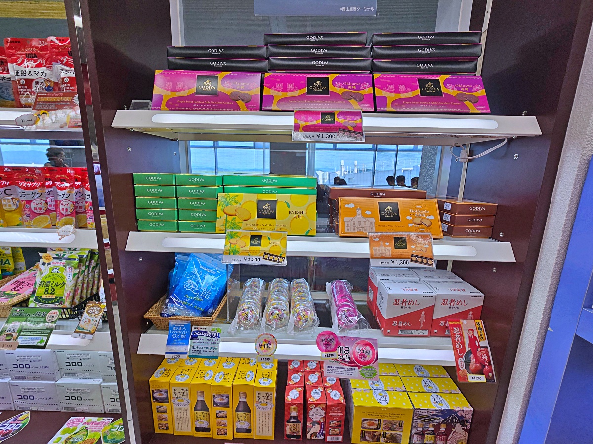 【岡山旅遊】岡山機場美食必吃 & 伴手禮必買餐廳有哪些？探索岡山機場免稅店必買