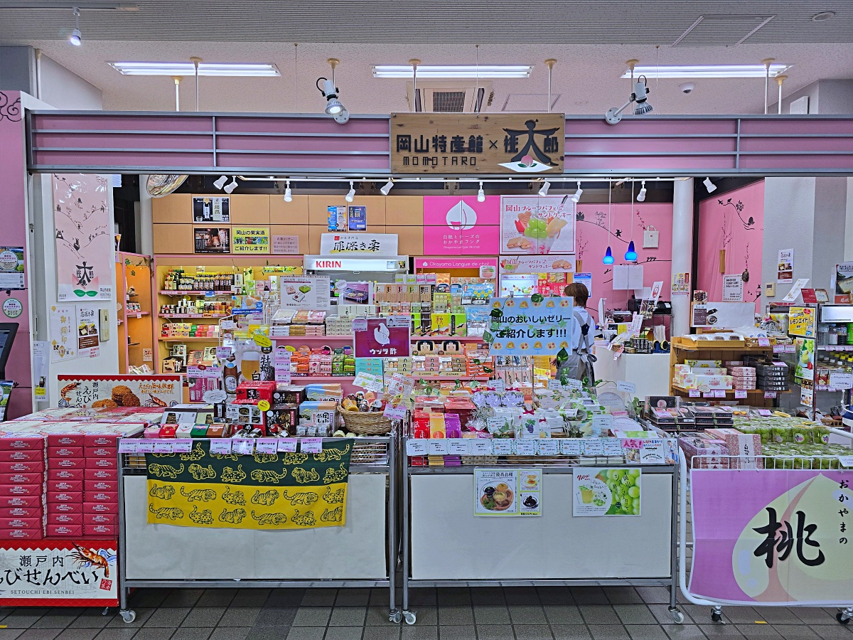 【岡山旅遊】岡山機場美食必吃 & 伴手禮必買餐廳有哪些？探索岡山機場免稅店必買