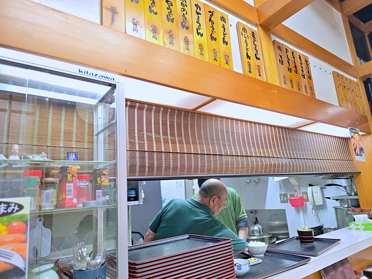 【岡山旅遊】岡山機場美食必吃 & 伴手禮必買餐廳有哪些？探索岡山機場免稅店必買