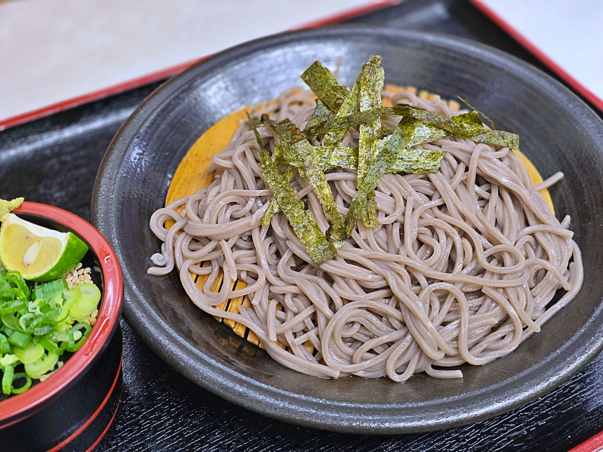 【岡山旅遊】岡山機場美食必吃 & 伴手禮必買餐廳有哪些？探索岡山機場免稅店必買