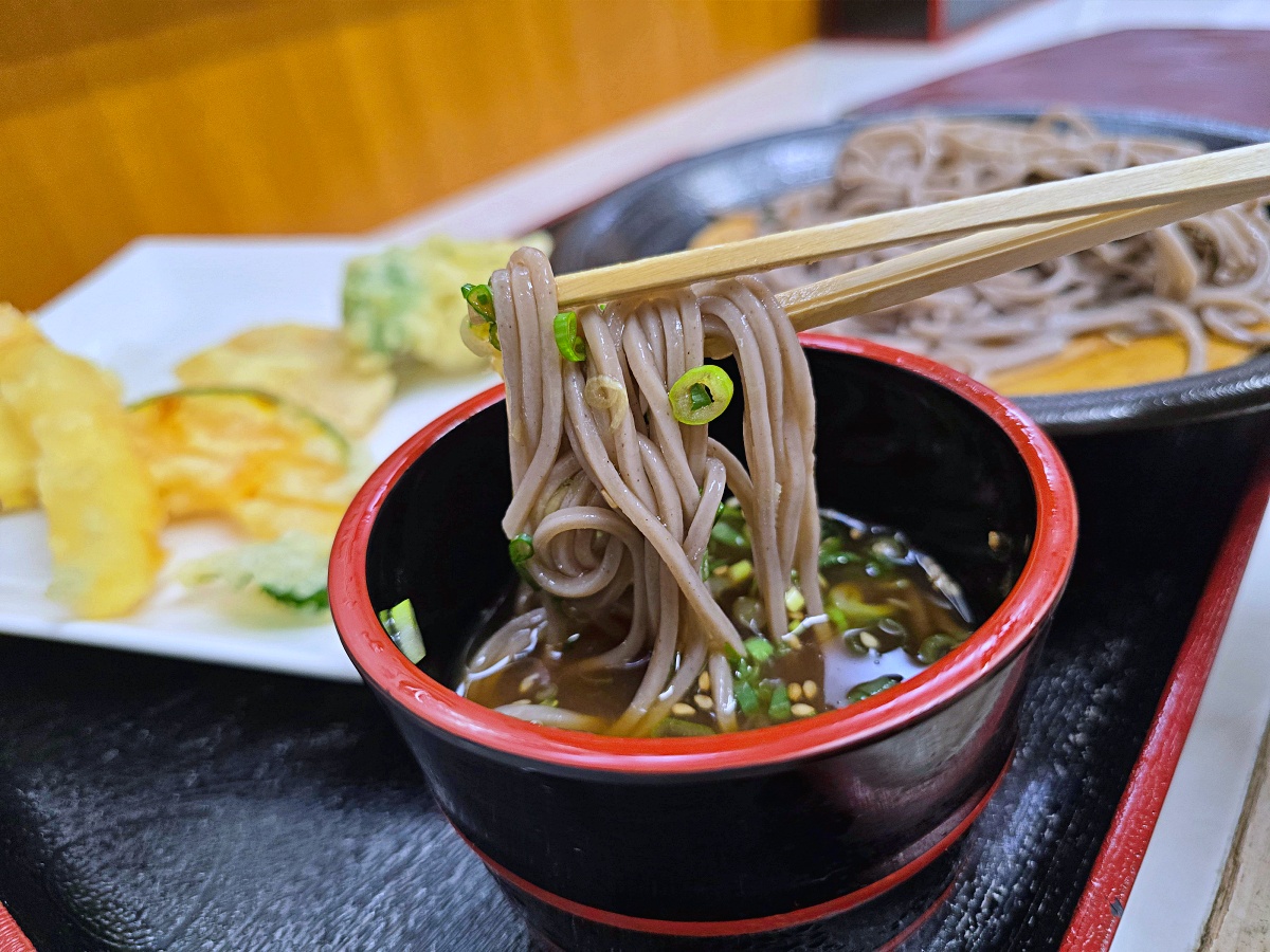 【岡山旅遊】岡山機場美食必吃 & 伴手禮必買餐廳有哪些？探索岡山機場免稅店必買