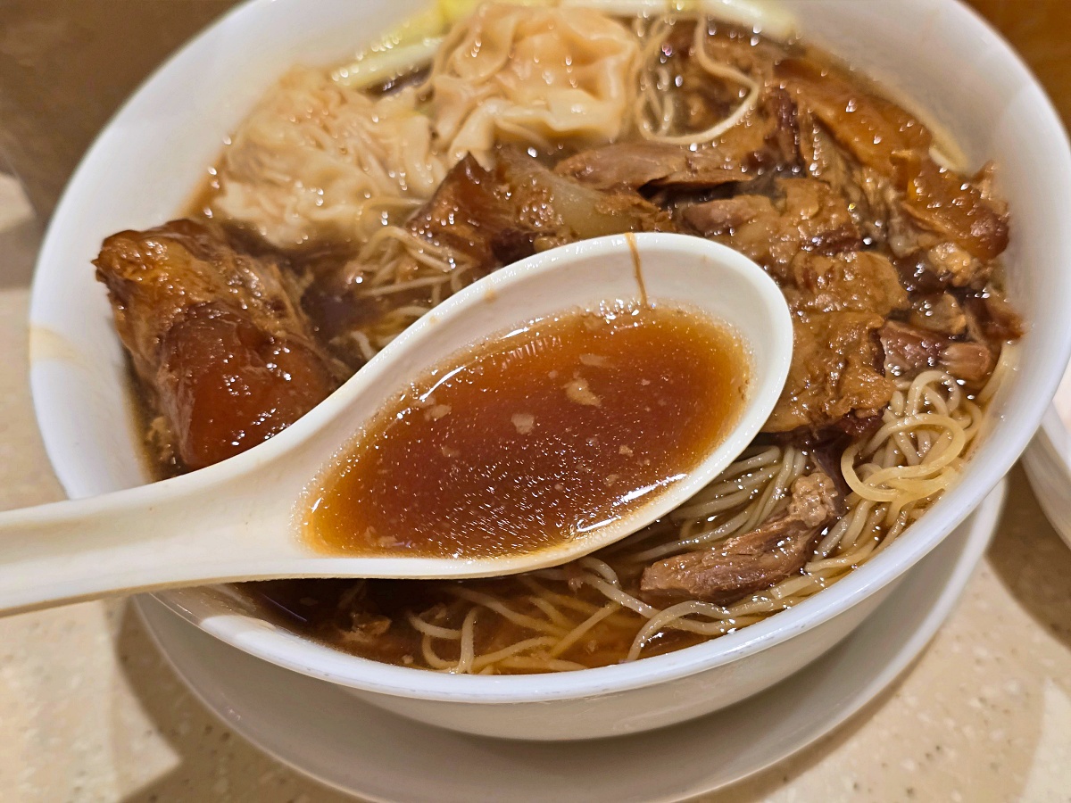 【尖沙咀美食推薦】池記尖沙咀店：招牌牛筋腩雲吞麵太銷魂！交通方式、菜單必吃一次看
