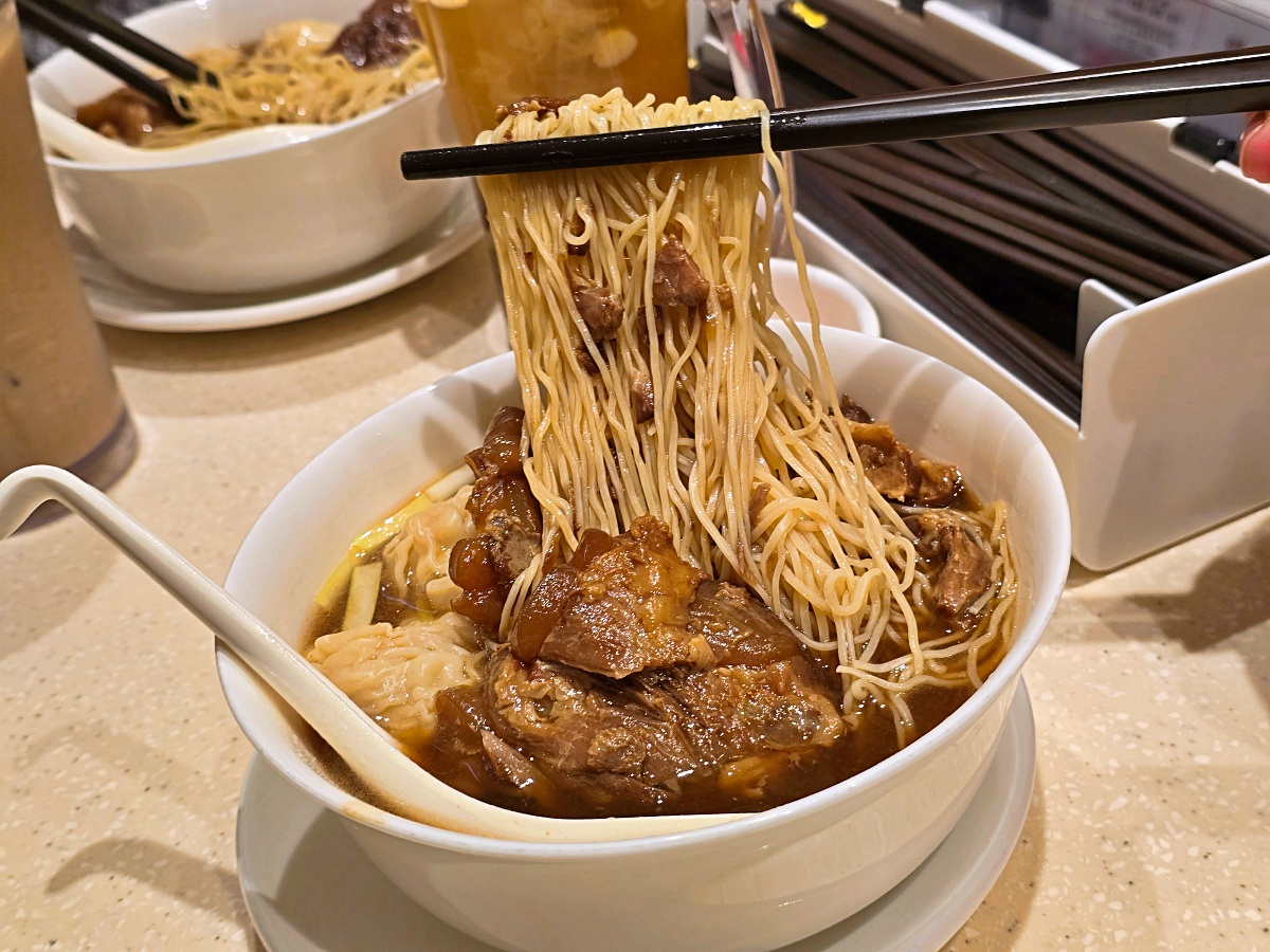 【尖沙咀美食推薦】池記尖沙咀店:招牌牛筋腩雲吞麵太銷魂!交通方式、菜單必吃一次看 【尖沙咀美食推薦】池記尖沙咀店:招牌牛筋腩雲吞麵太銷魂!交通方式、菜單必吃一次看
