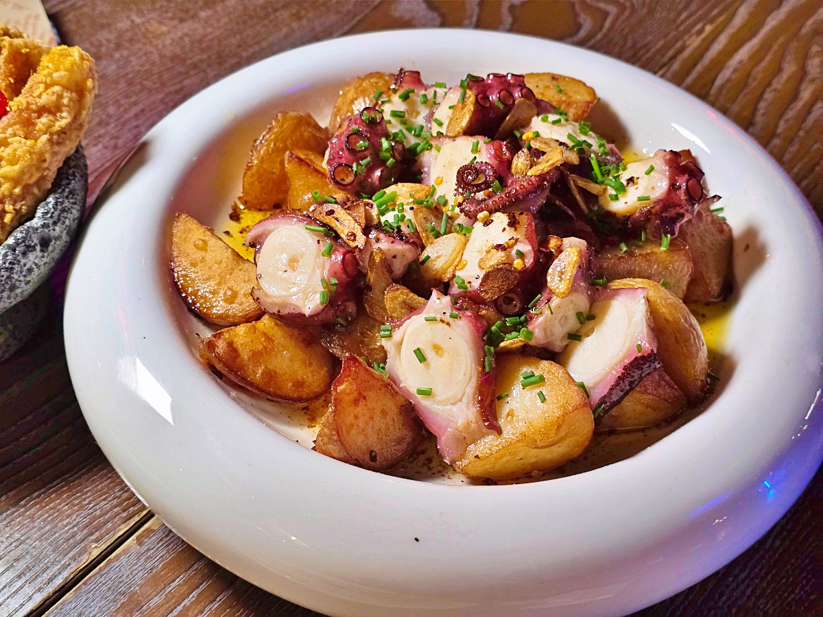 【蘭桂坊美食推薦】NUEVO Tapas Bar 香港在地人帶路蘭桂坊小巷中的神級餐酒館！