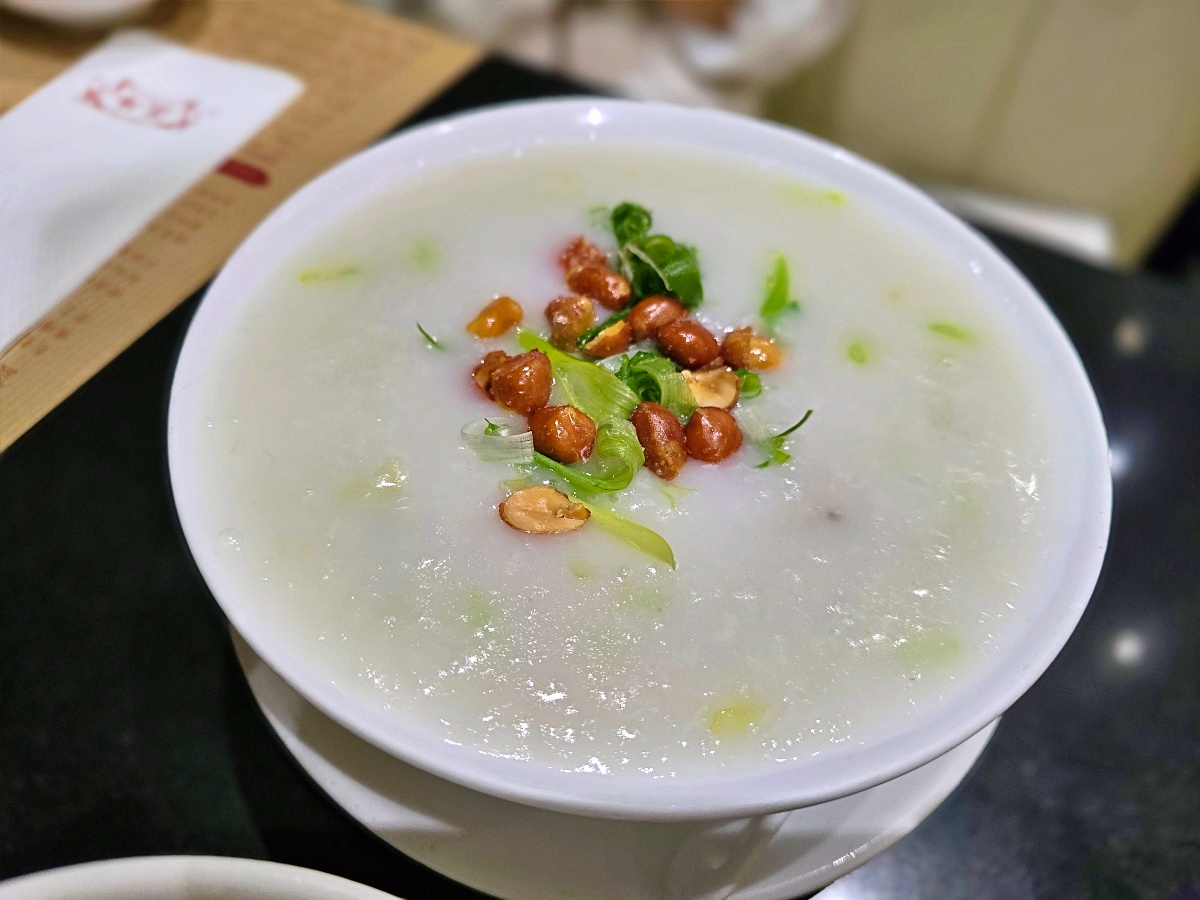 【香港米其林美食推薦】正斗粥麵專家：銅鑼灣必吃鮮牛肉雲吞麵＋經典艇仔粥