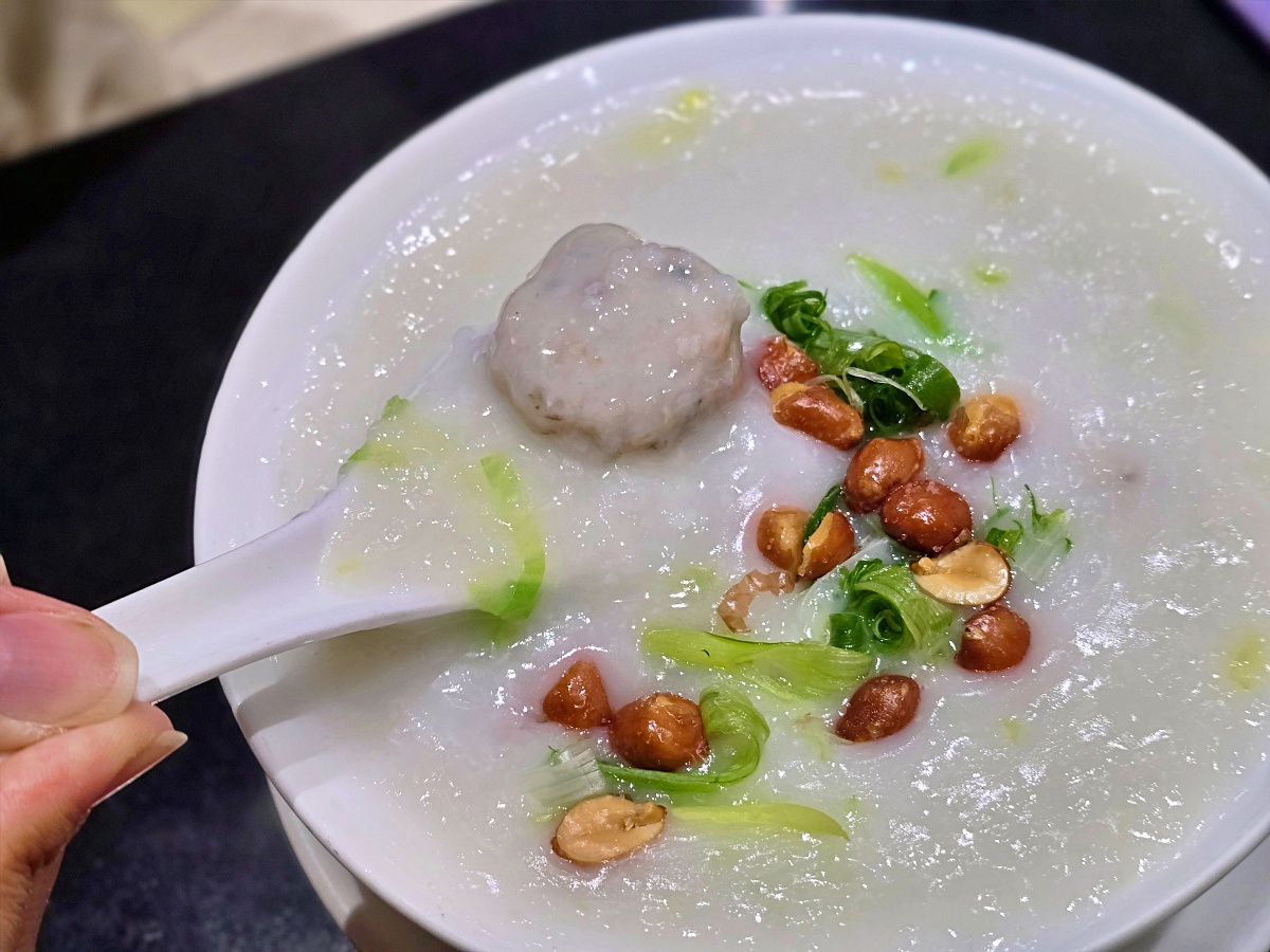 【香港米其林美食推薦】正斗粥麵專家:銅鑼灣必吃鮮牛肉雲吞麵+經典艇仔粥 【香港米其林美食推薦】正斗粥麵專家:銅鑼灣必吃鮮牛肉雲吞麵+經典艇仔粥